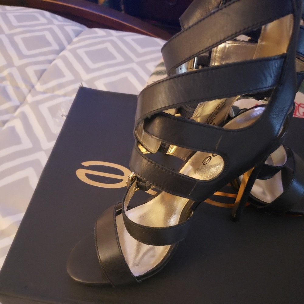 BEBE RAYA HEELS SIZE 6